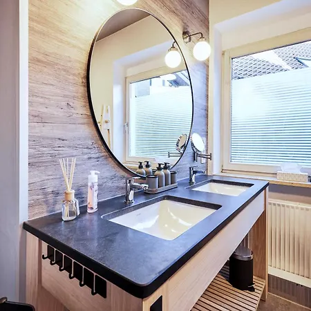 Nobilis - Marktplatz - 7 Pers - Netflix - Ps4